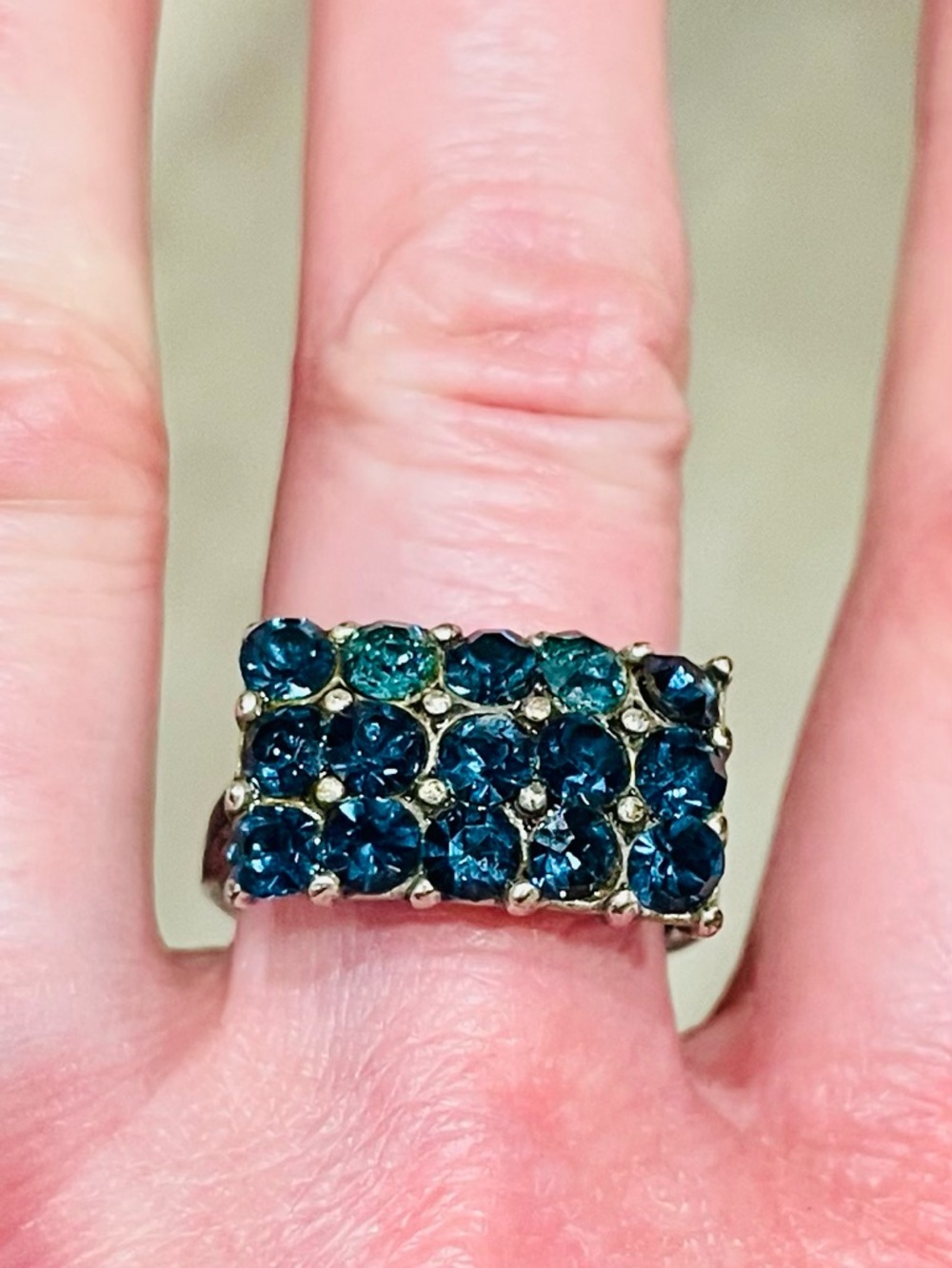 Vintage 1960s–1970s Blue Crystal Cluster Ring Statement Cocktail Size 8.5